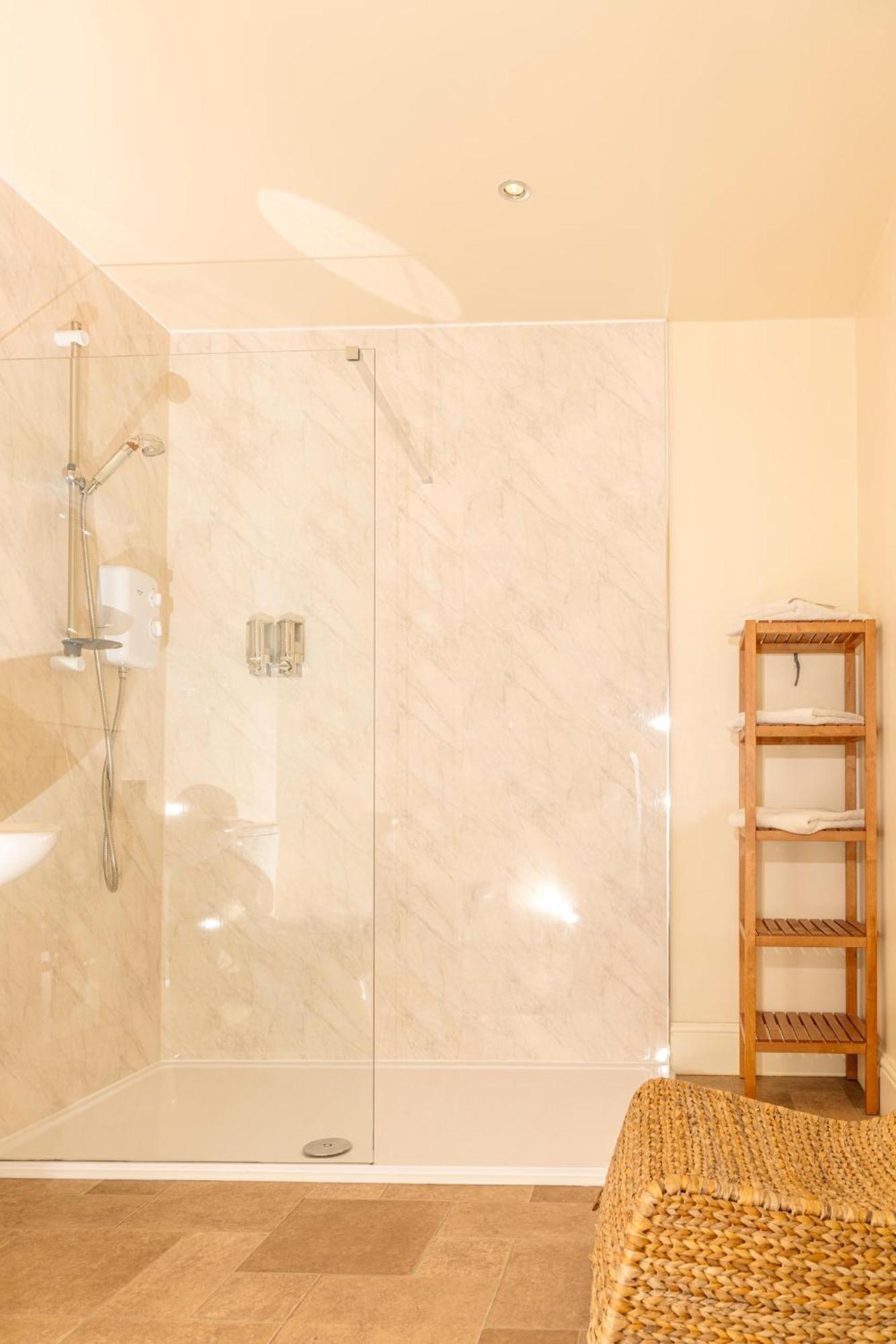 Whitton Serviced 4* Chesterfield