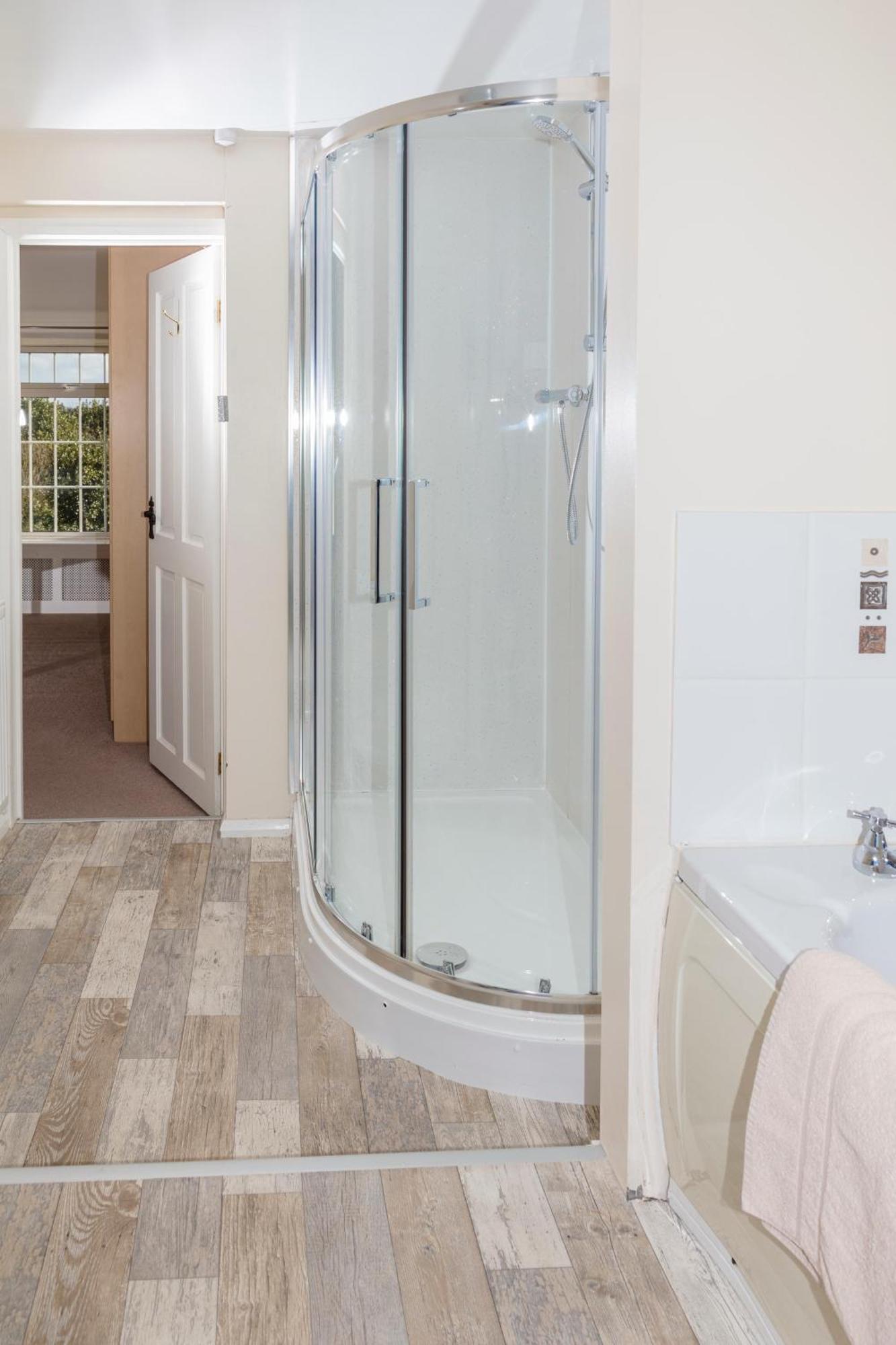 Whitton Serviced 4*